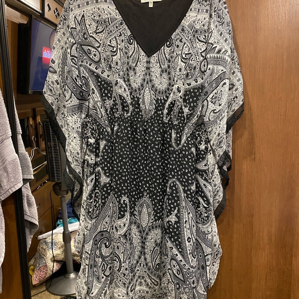 Short black and white dress